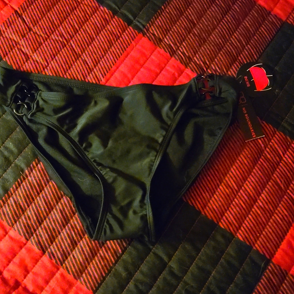 Black bikini bottoms size small
